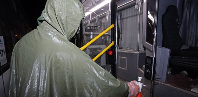اتوبوس‌های شهری به‌صورت مستمر ضدعفونی می‌شوند/ارائه ماسک ارزان قیمت به مسافران