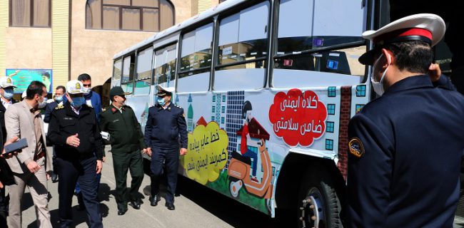 بازدید رئیس پلیس راهور ناجا از اتوبوس فرهنگی سازمان حمل و نقل و ترافیک شهرداری قم