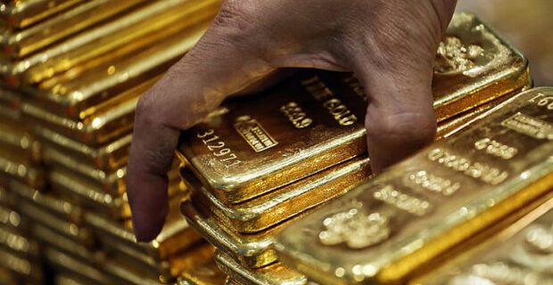 قیمت جهانی طلا به ۱٫۲۰۰ دلار در هر اونس سقوط می‌کند