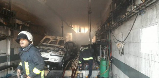 آتش‌سوزی در کارگاه تعمیر خودرو در قم/ این حادثه خسارت جانی نداشت