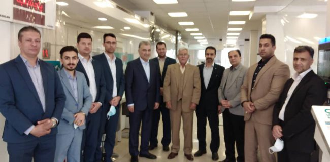 بازدید سرزده مدیرعامل بانک دی از شعبه مرکزی مشهد در چهارمین روز تعیلات نوروز