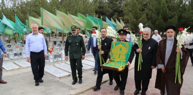 حضور کاروان زیر سایه خورشید آستان قدس رضوی در آرامستان بهشت معصومه(س) قم