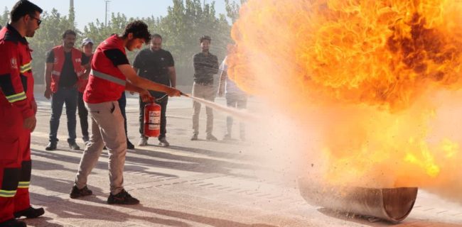 آغاز طرح پنجشنبه‌های ایمنی در قم/پای آموزش ایمنی و آتش‌نشانی به بوستان‌ها و سراهای محله باز شد