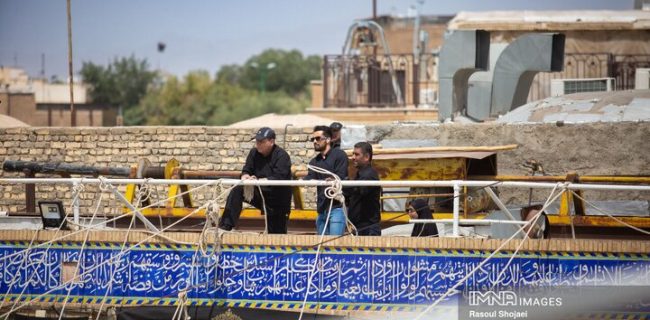 امیدنورافکن و محمدرضا ساکت در مراسم برپایی خیمه ۳۰۰ساله حسینیه هارونیه+عکس