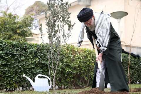 حضور در انتخابات جهاد ملت ایران/ هر کس توانایی دارد سیل‌زدگان سیستان و بلوچستان را یاری کند