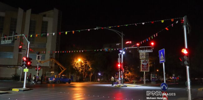 اجرای پویش غدیری برای نصب ۱۶۰ کیلومتر ریسه رنگی در شهر اصفهان