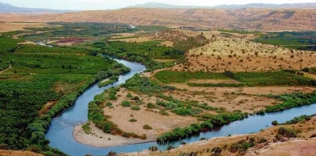 جریان آب در رودخانه‌ها؛ منبعی برای تولید انرژی پاک و برق ارزان قیمت