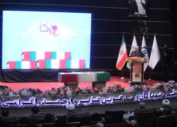 آغاز مراسم رونمایی تقریظ مقام معظم رهبری بر کتاب «تب ناتمام»