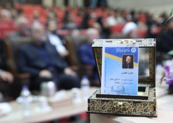 شهردار کلانشهر قم به عضویت افتخاری کتابخانههای عمومی قم درآمد