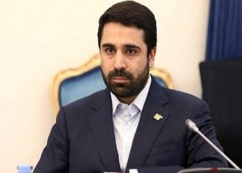 نباید در فضای مجازی “تابع قوانین دیگر کشورها” باشیم