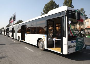 ورود ۵ اتوبوس ۱۸ متری دوکابین به ناوگان حمل‌ونقل عمومی قم